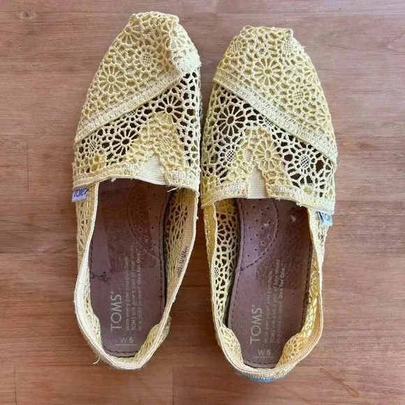 Yellow embroidered eyelet Tom’s girls women’s 5 - Picture 2 of 7